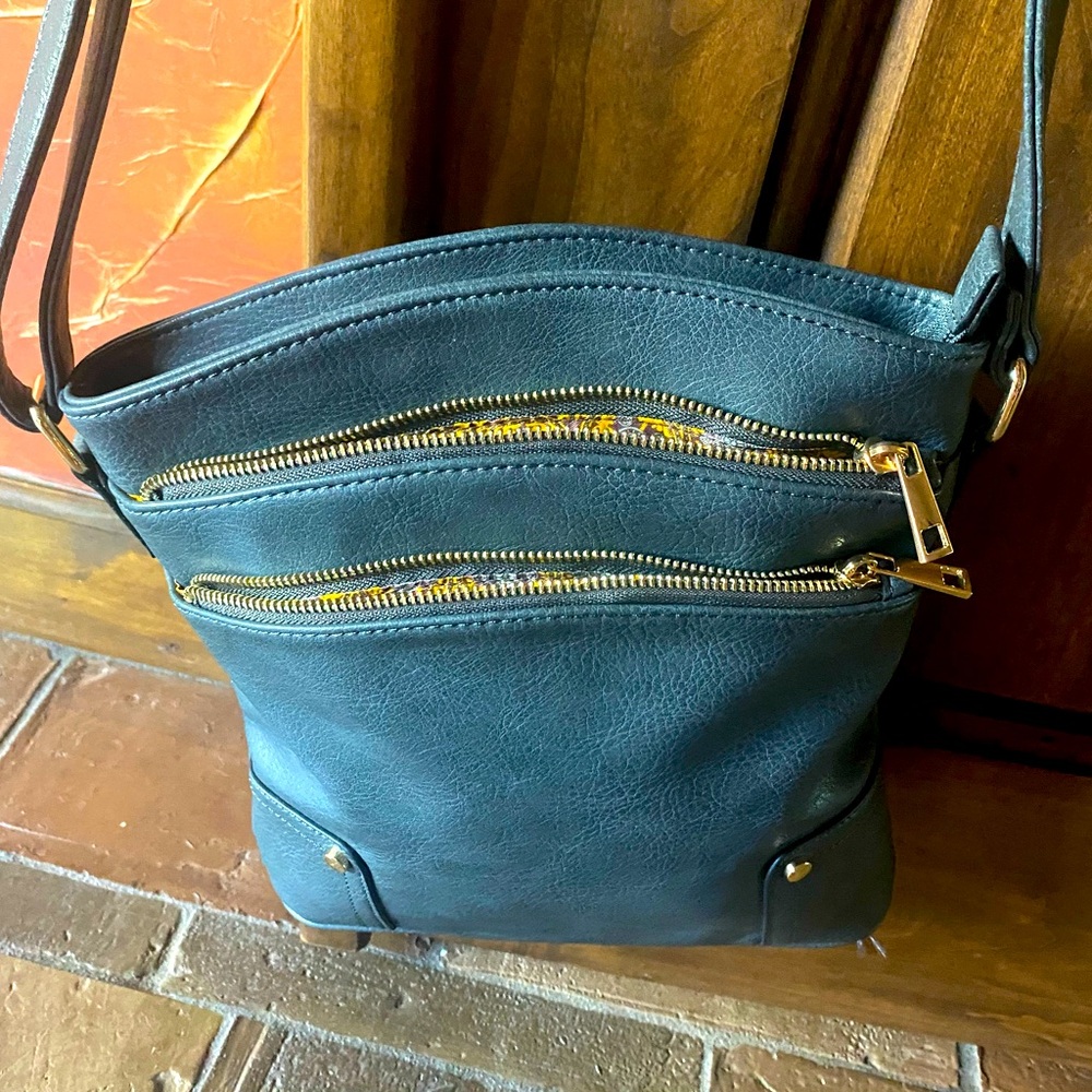 NO BRAND NAME HANDBAG